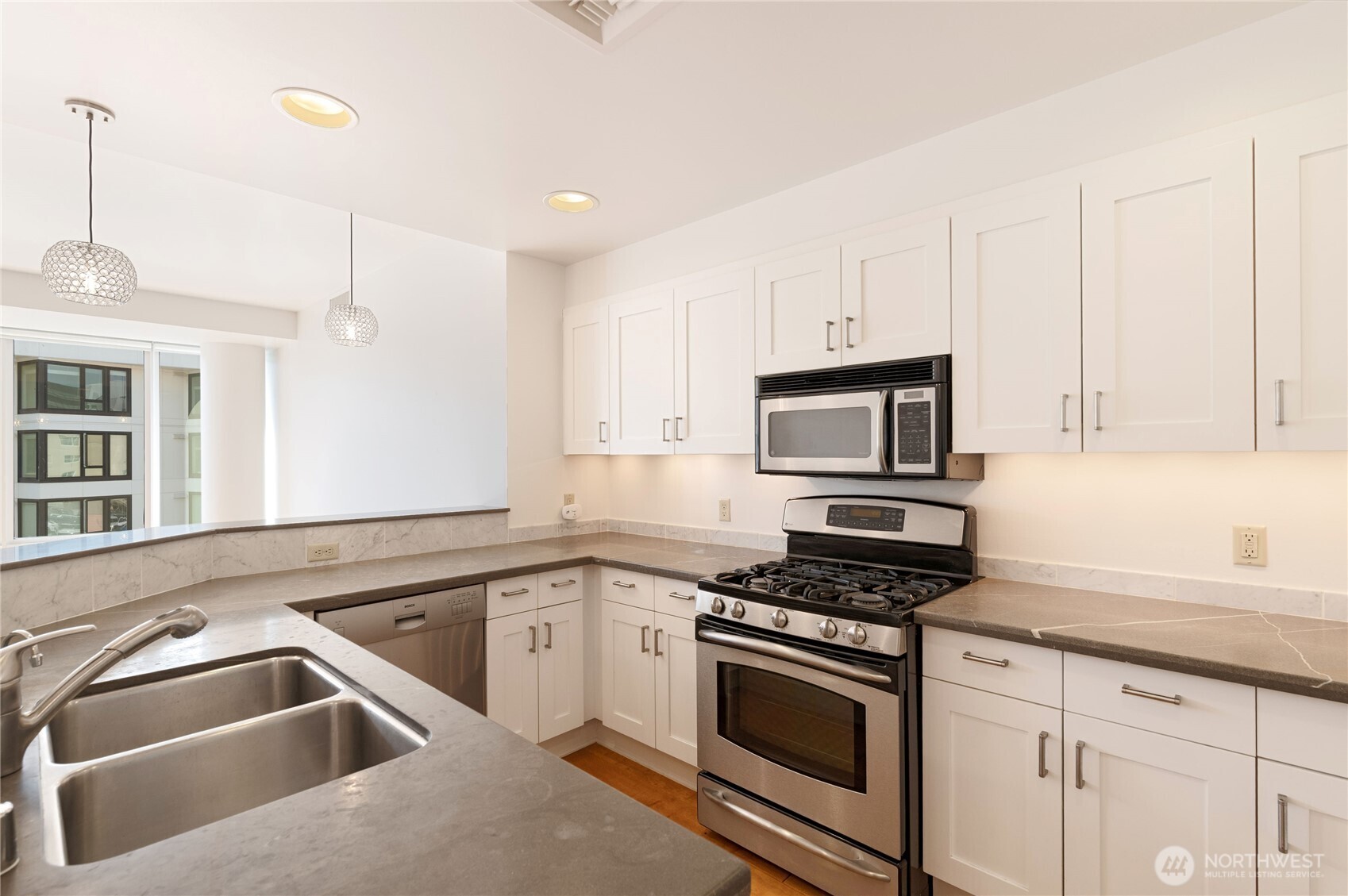 320 Washington Avenue C404 Property Photo 7