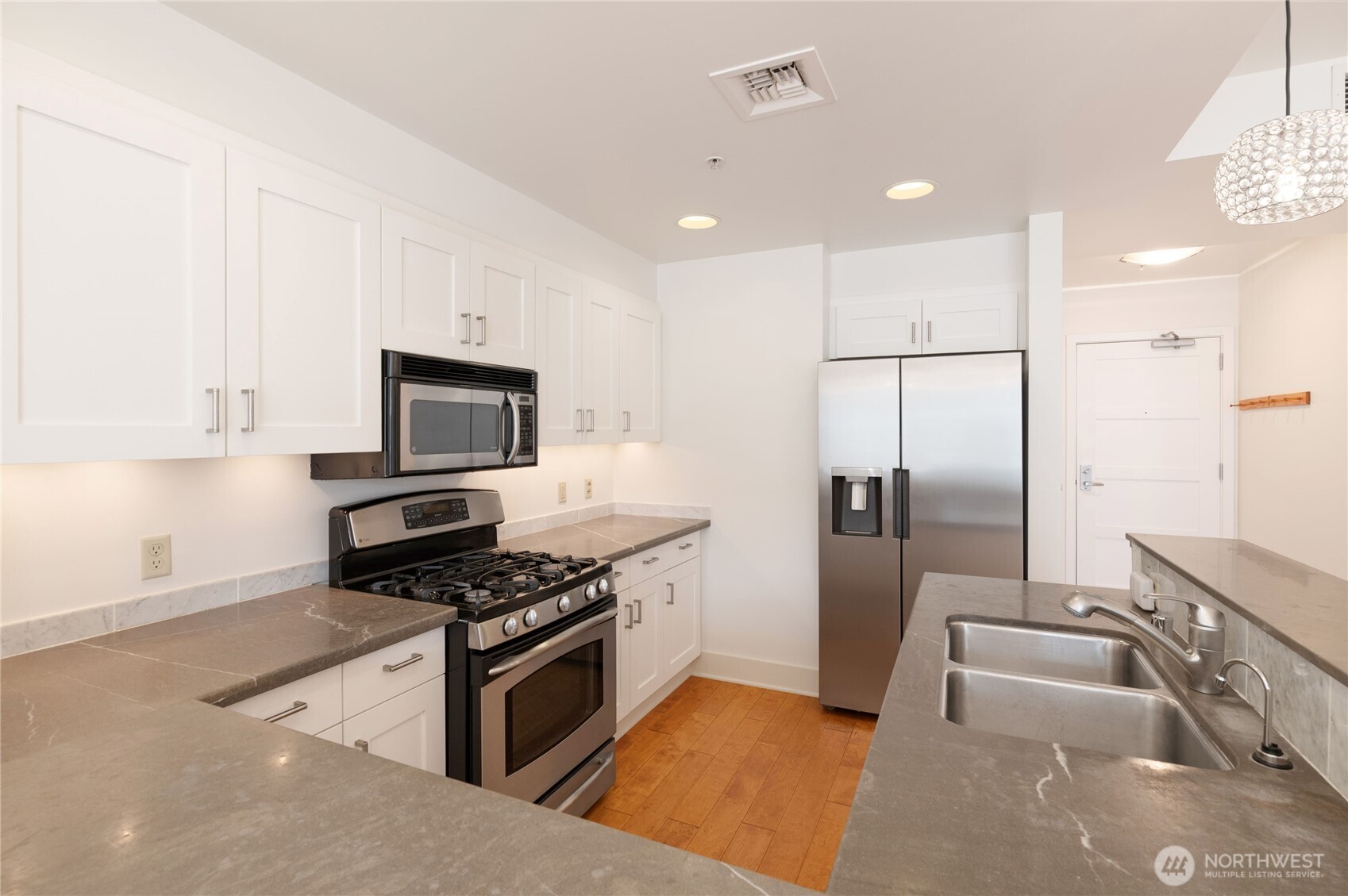 320 Washington Avenue C404 Property Photo 8