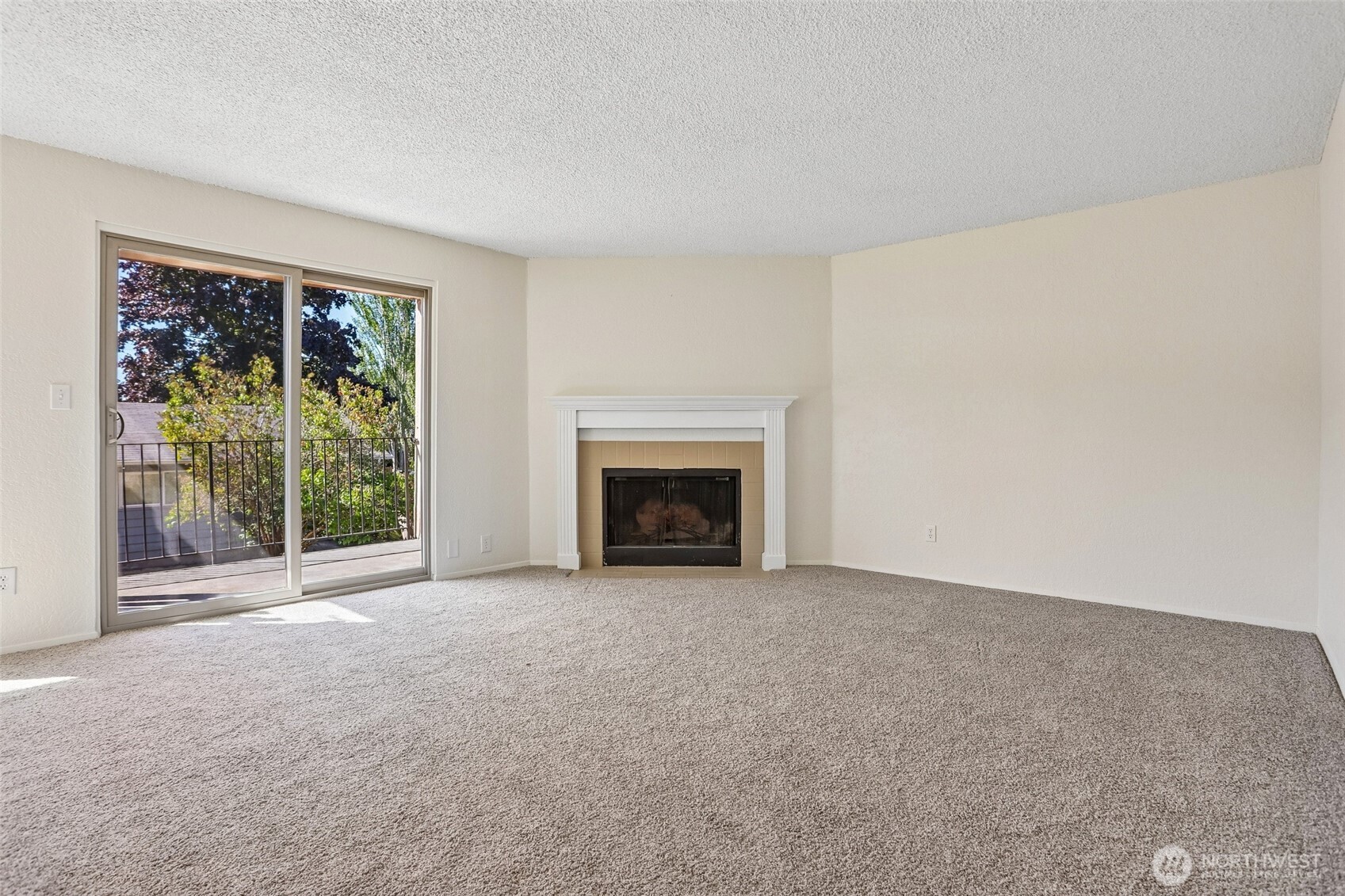 4904 81st Place 206 Property Photo 3