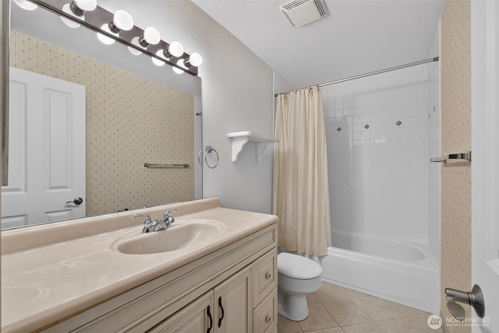 13730 15th Avenue A102 Property Photo 22