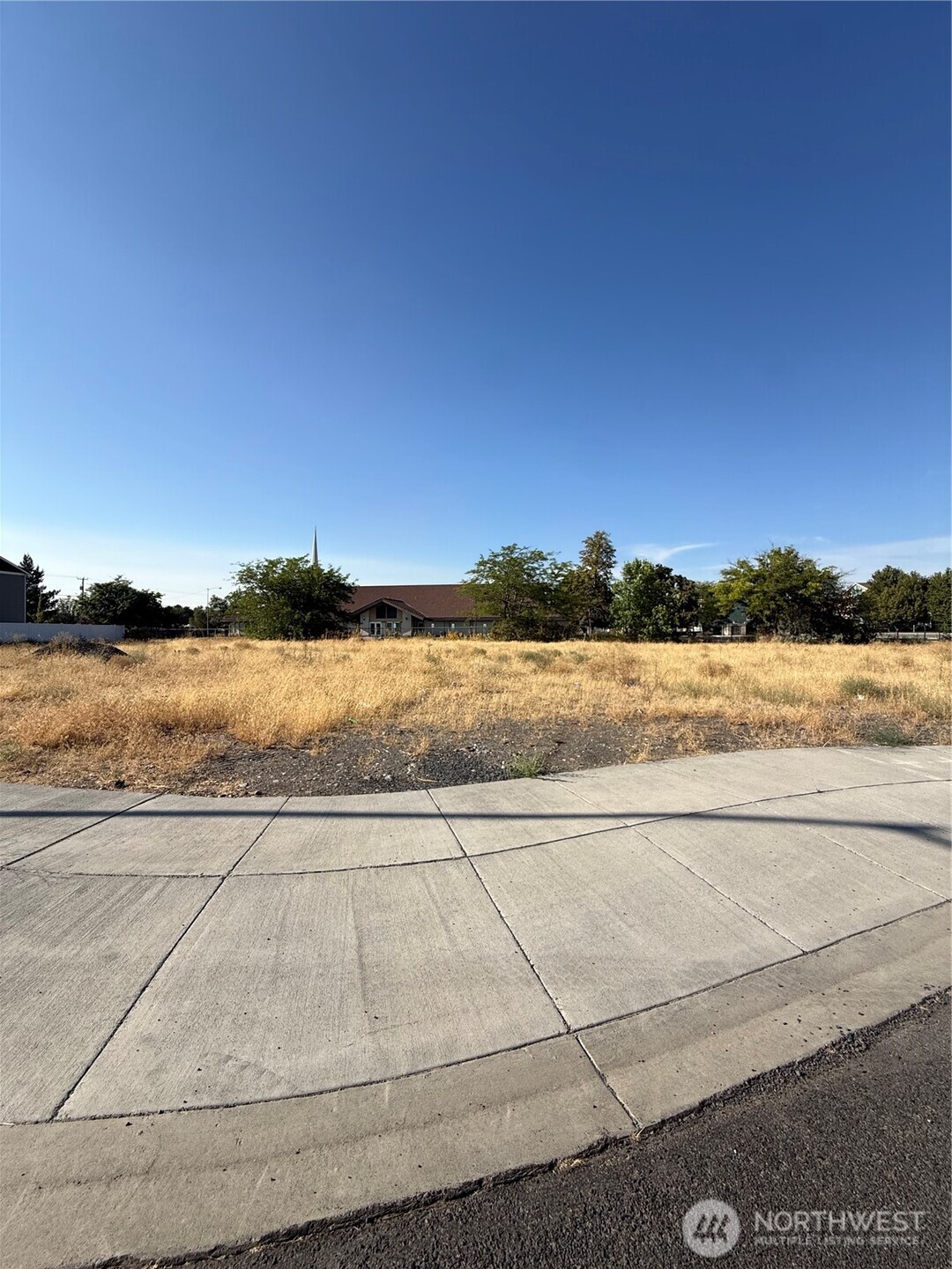 910 W Ted Yao Way Property Photo 3