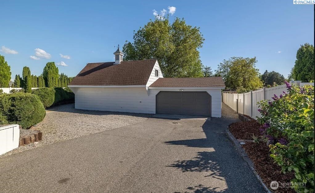 7108 W Argent Property Photo 4