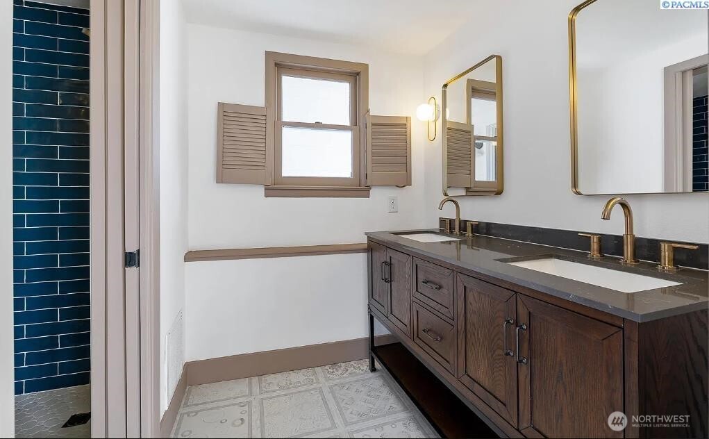 7108 W Argent Property Photo 5