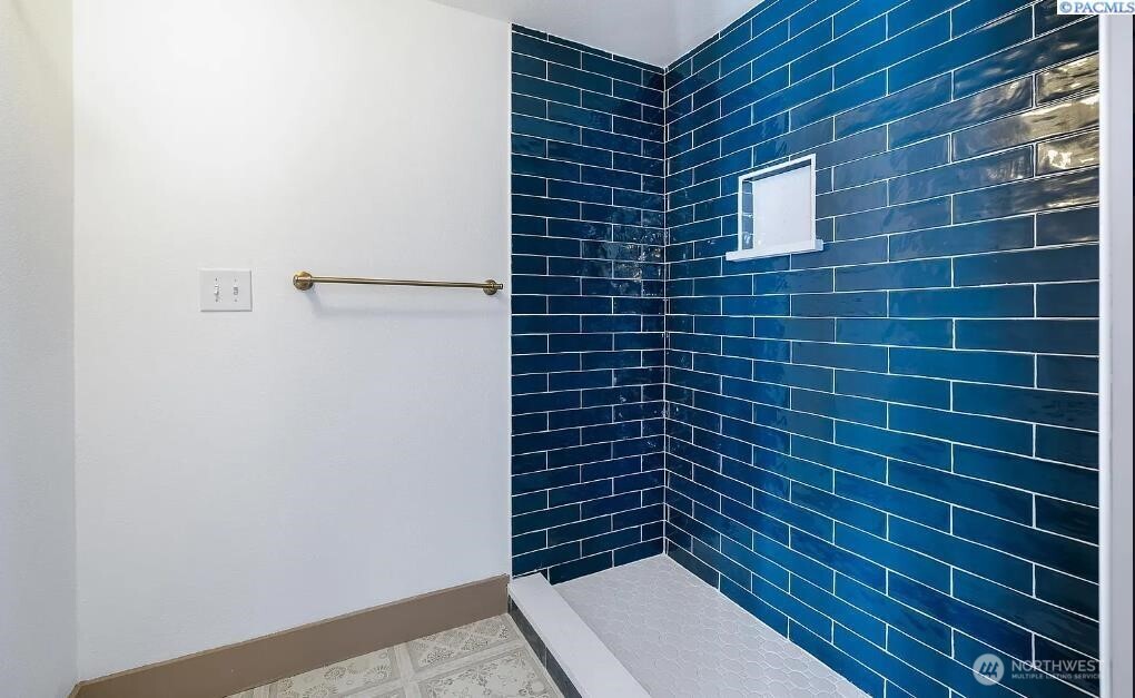 7108 W Argent Property Photo 10