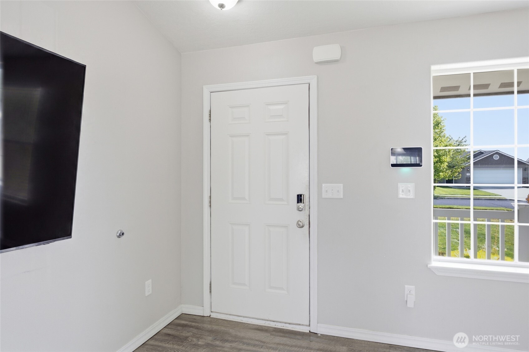 1114 W Luta Street Property Photo 4