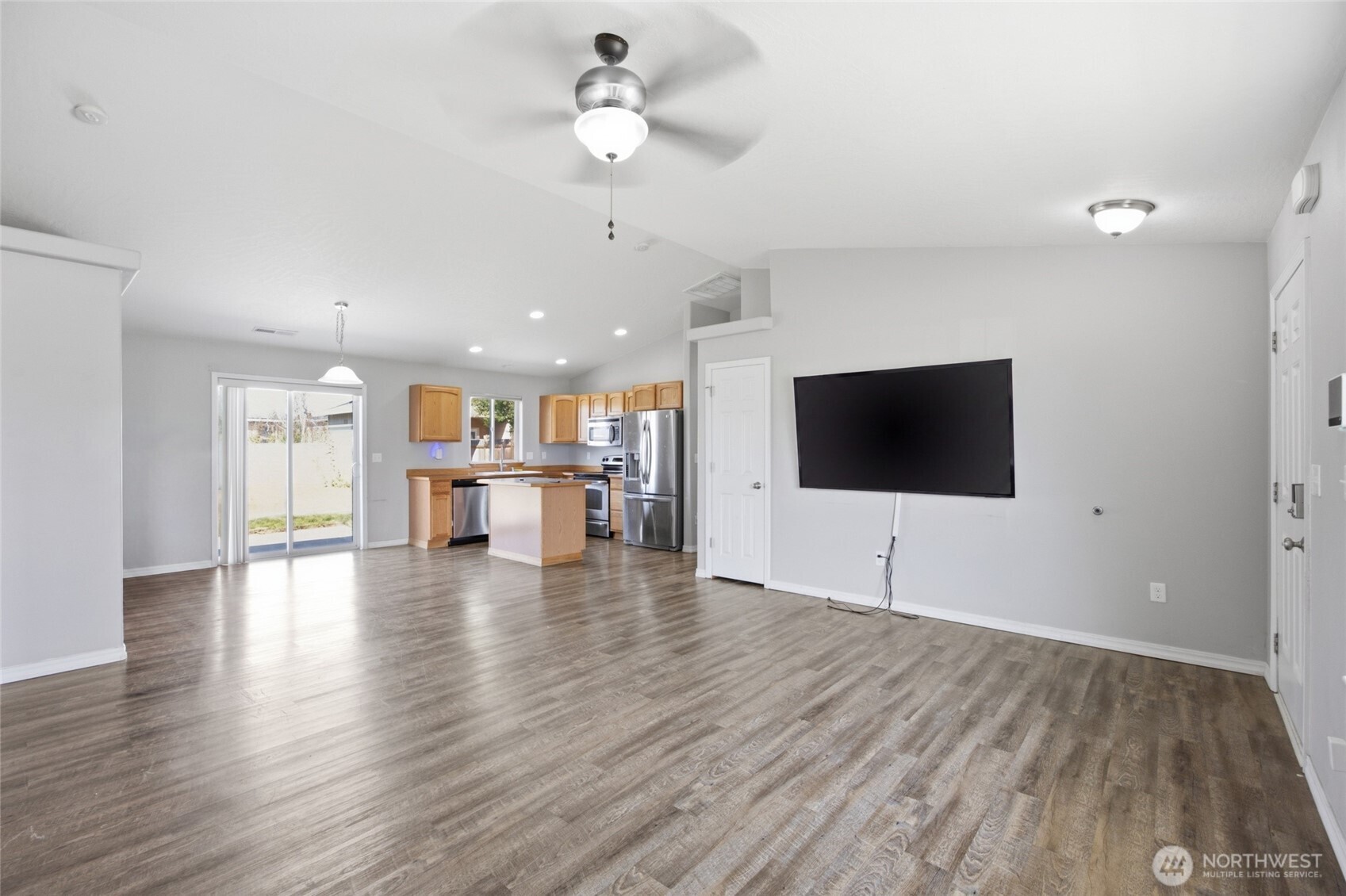 1114 W Luta Street Property Photo 6