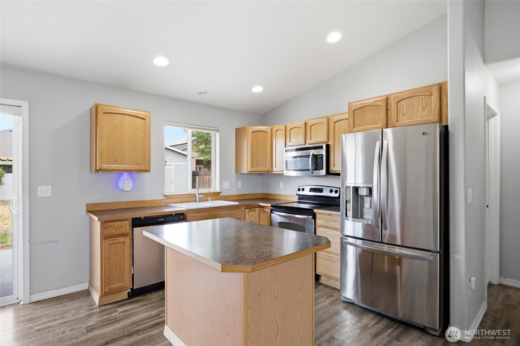 1114 W Luta Street Property Photo 10