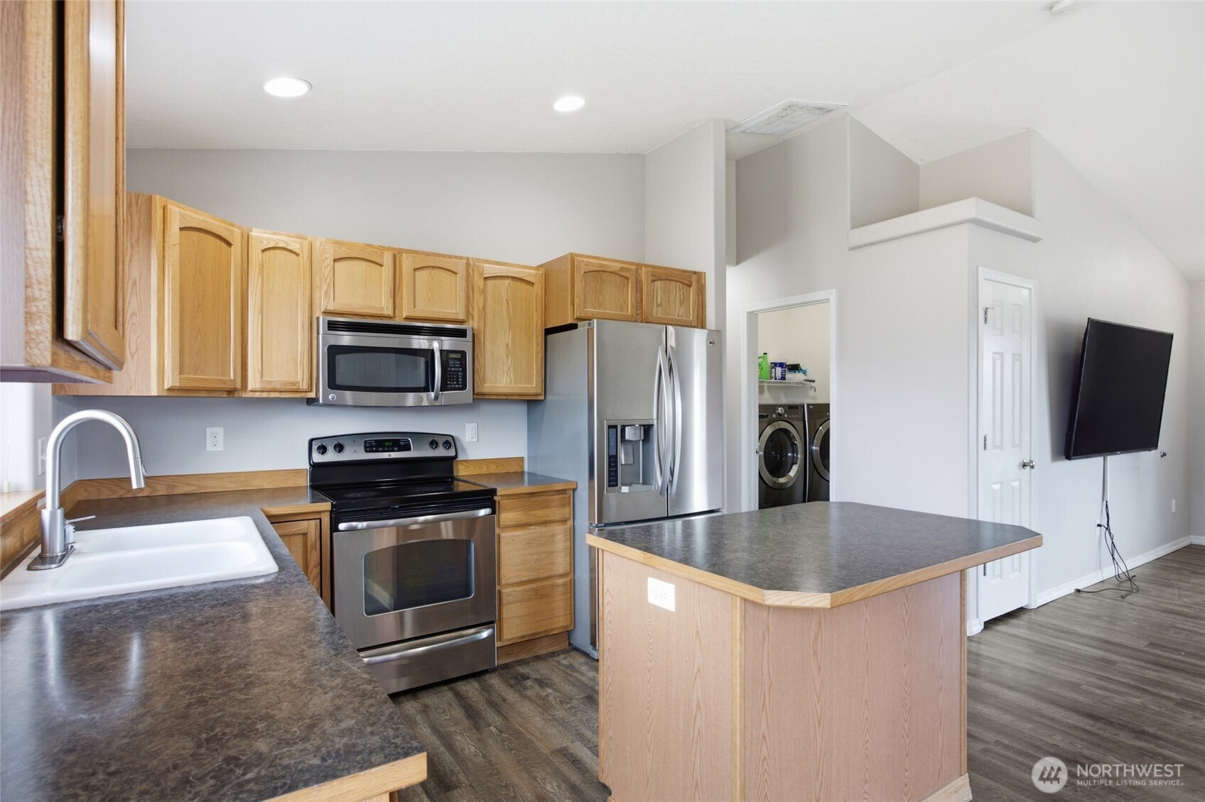 1114 W Luta Street Property Photo 11