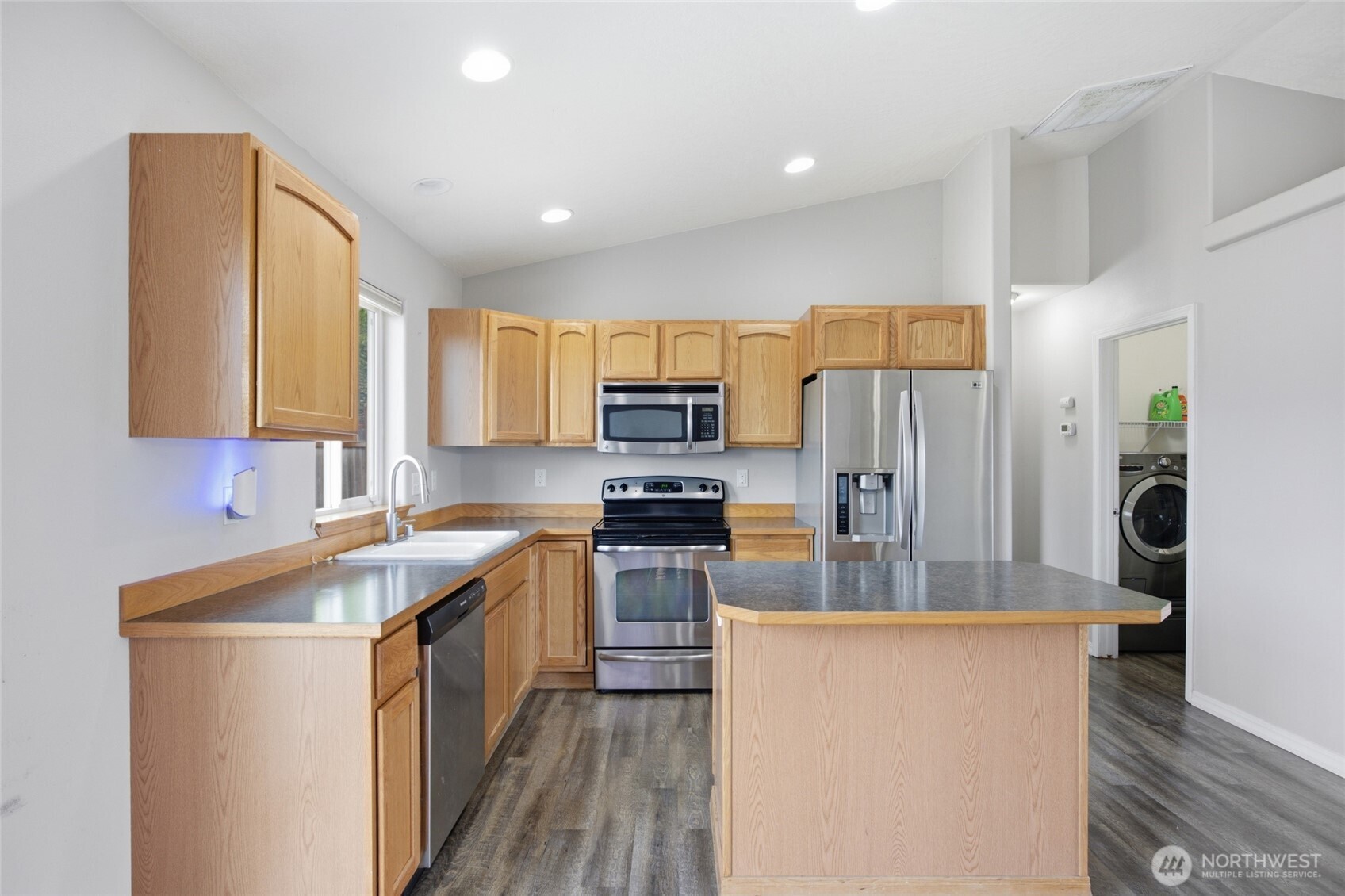 1114 W Luta Street Property Photo 12