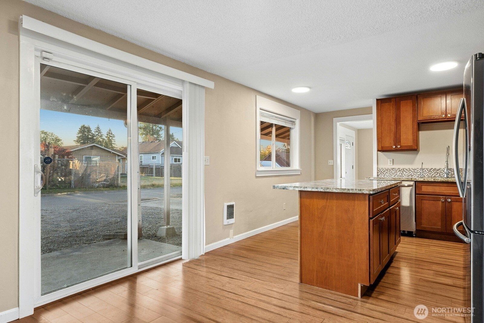 2554 S J Street Property Photo 8