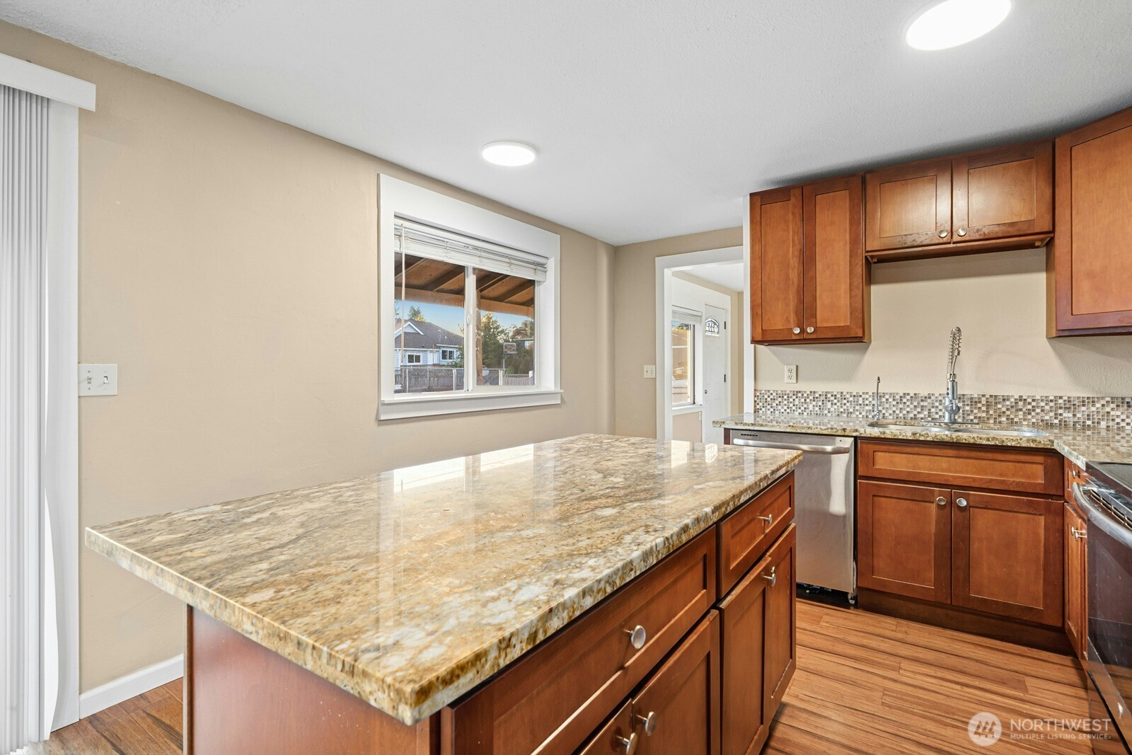 2554 S J Street Property Photo 9