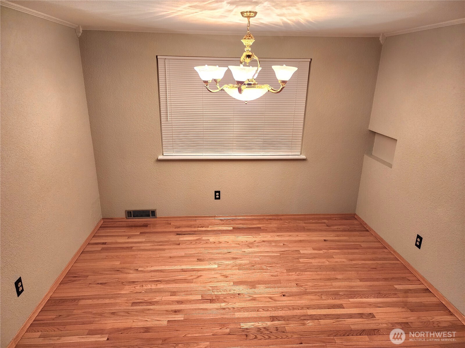 614 191st Street Property Photo 3