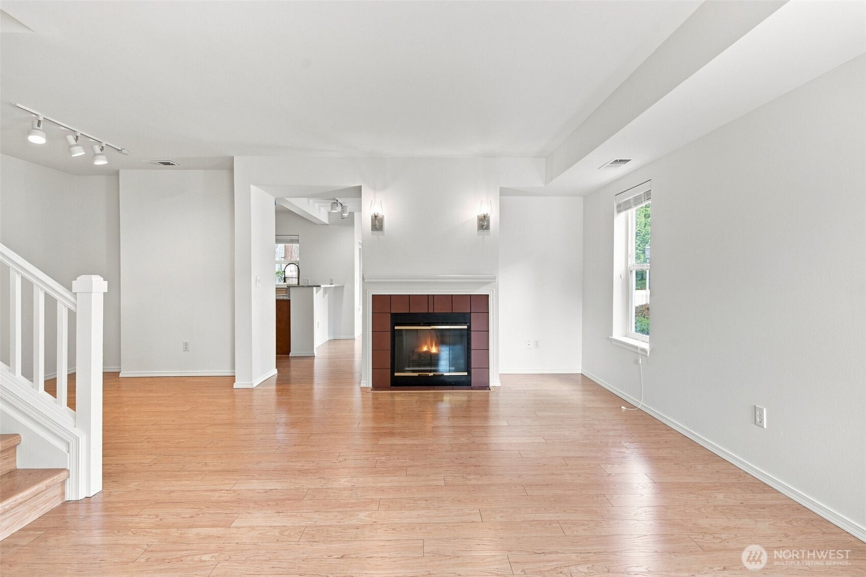 5601 N Grove Drive Property Photo 3