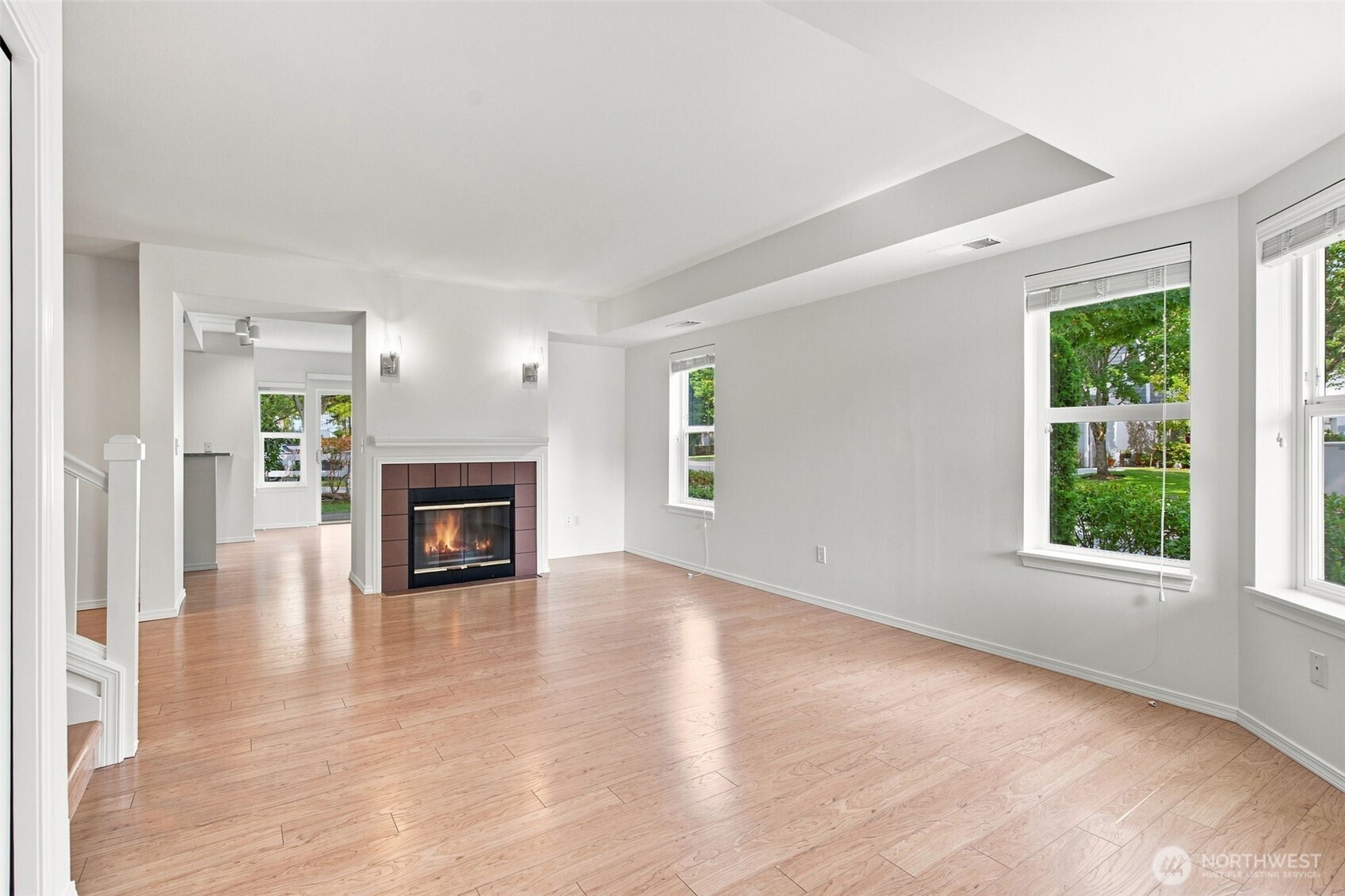 5601 N Grove Drive Property Photo 4