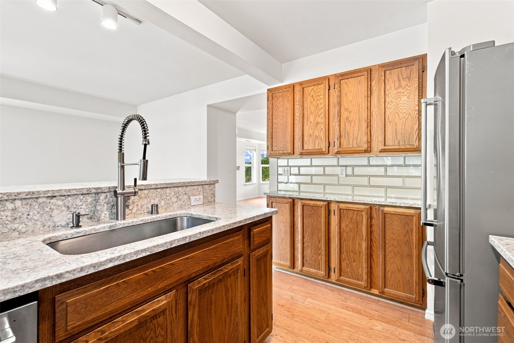 5601 N Grove Drive Property Photo 12