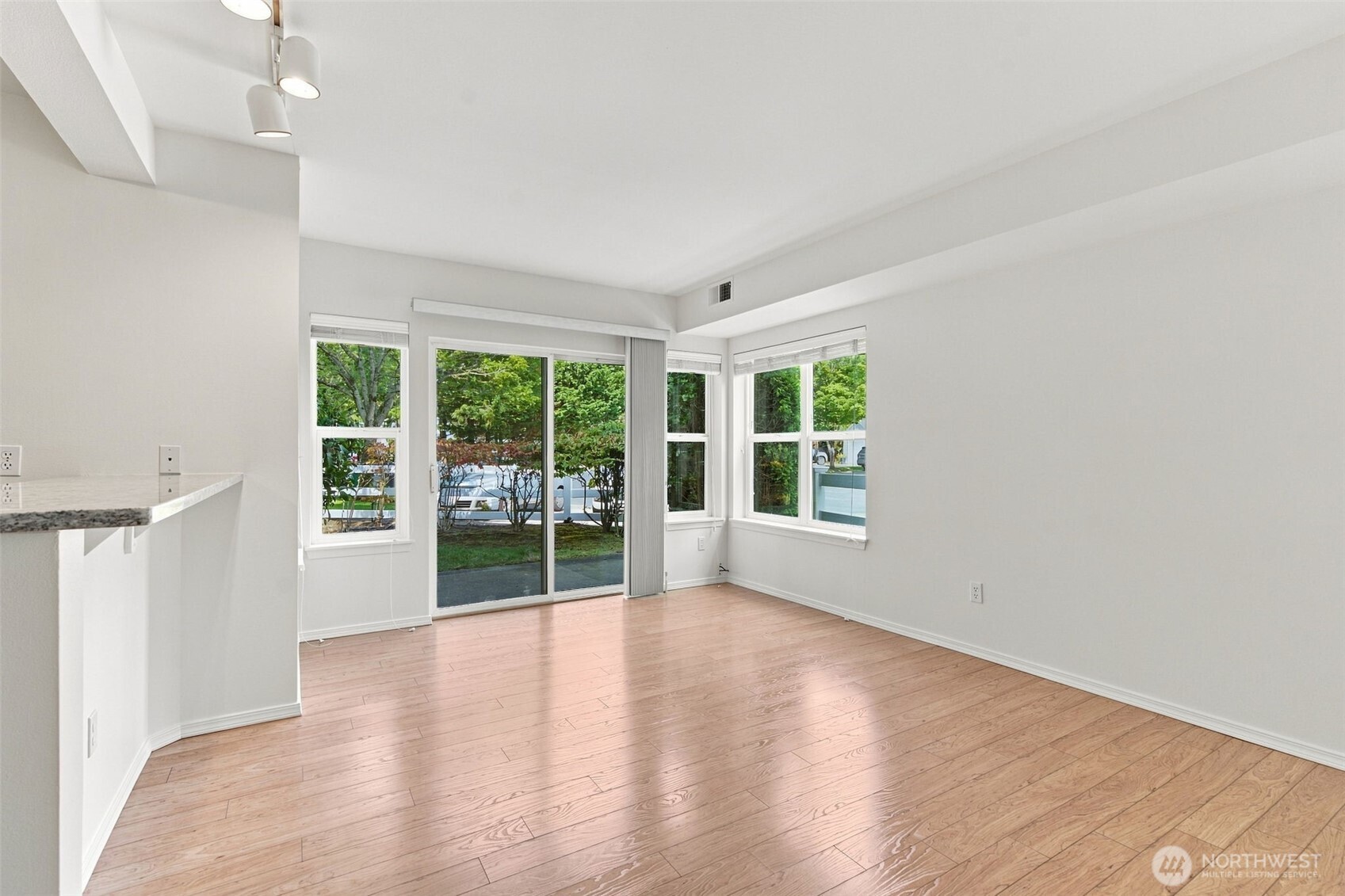 5601 N Grove Drive Property Photo 16