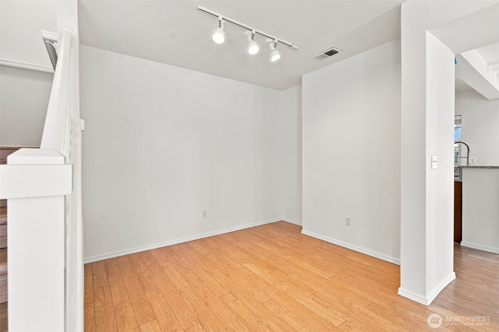 5601 N Grove Drive Property Photo 17
