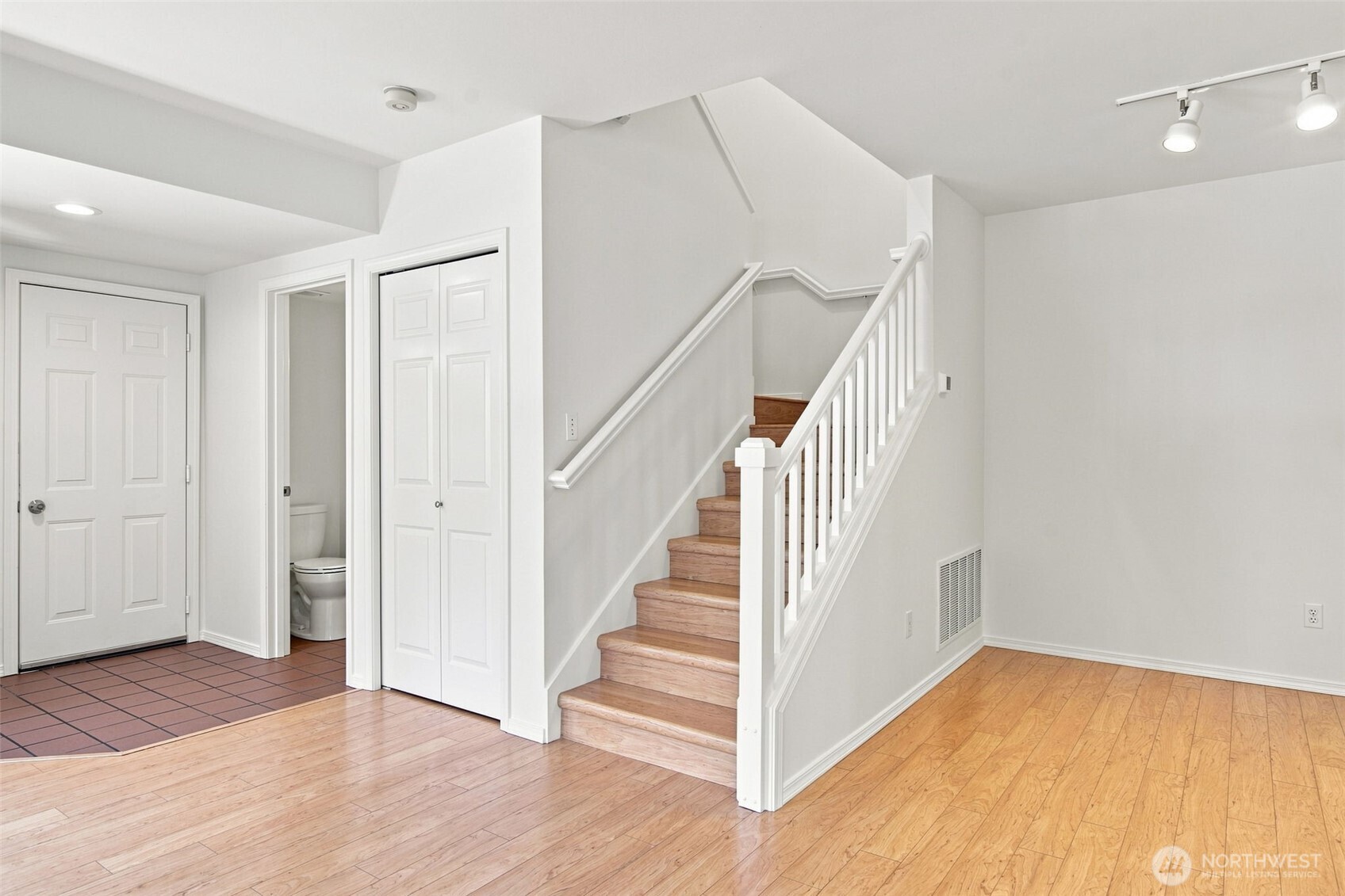 5601 N Grove Drive Property Photo 19