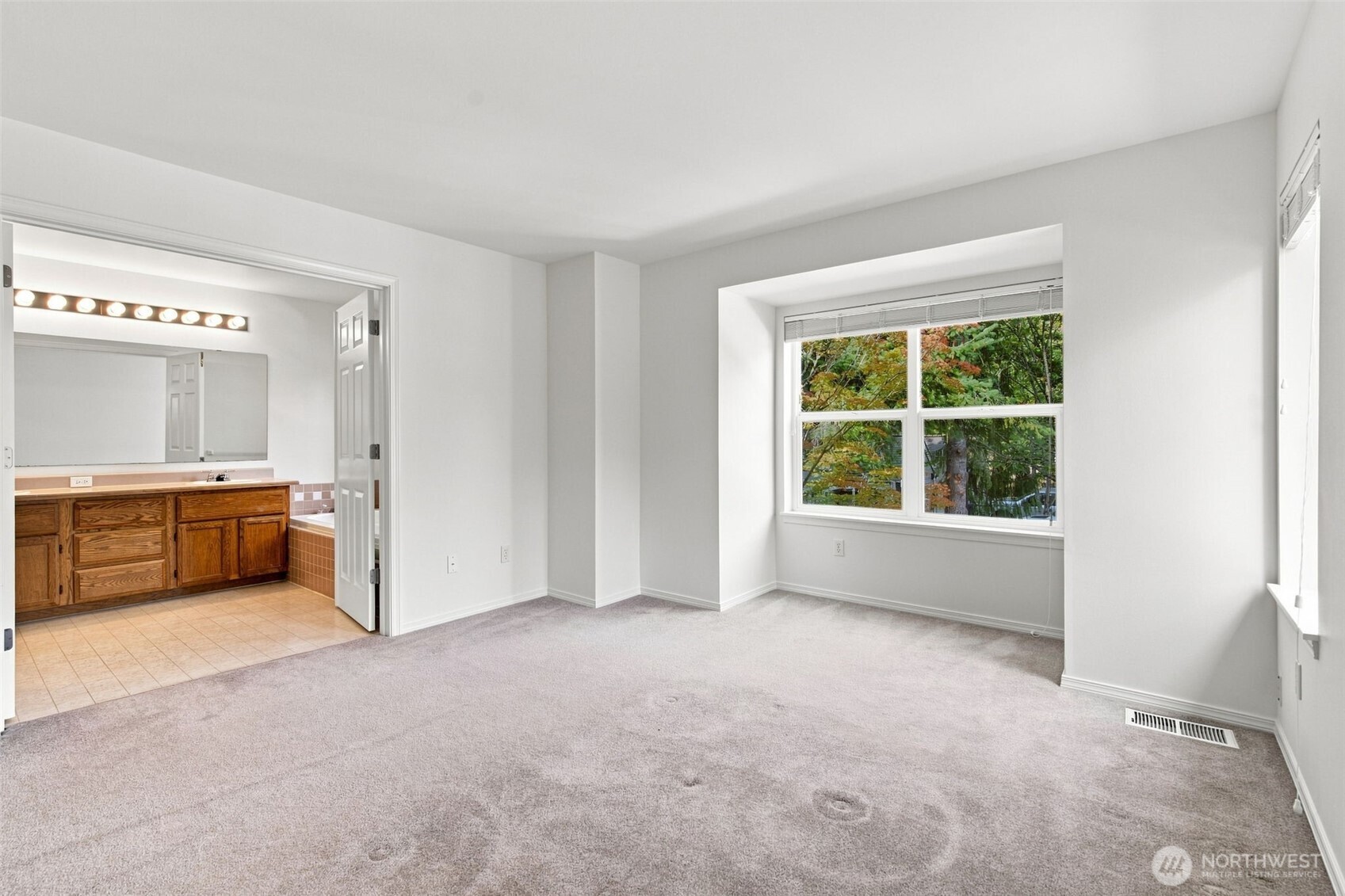 5601 N Grove Drive Property Photo 22