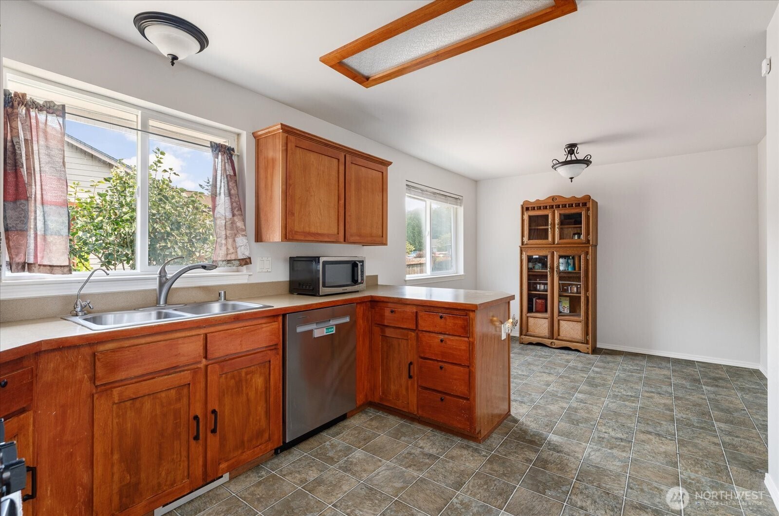 2042 Doe Drive Property Photo 10