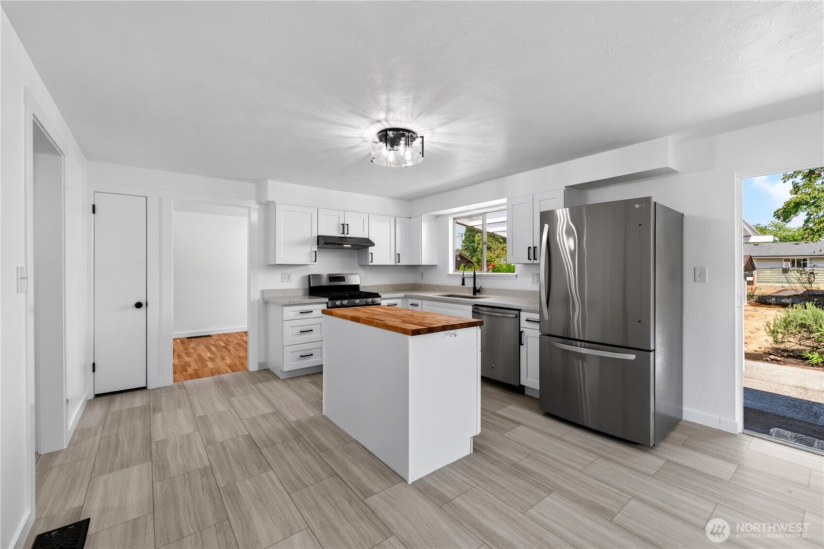 1225 22nd Street Property Photo 3