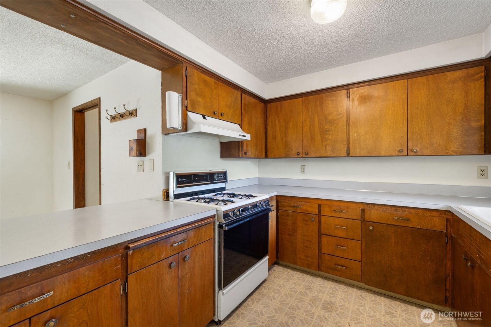 2374 S Flower Avenue Property Photo 7