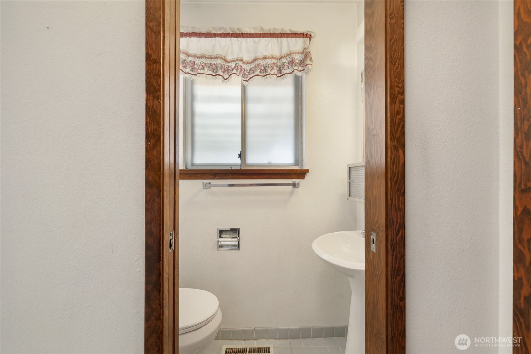 2374 S Flower Avenue Property Photo 10