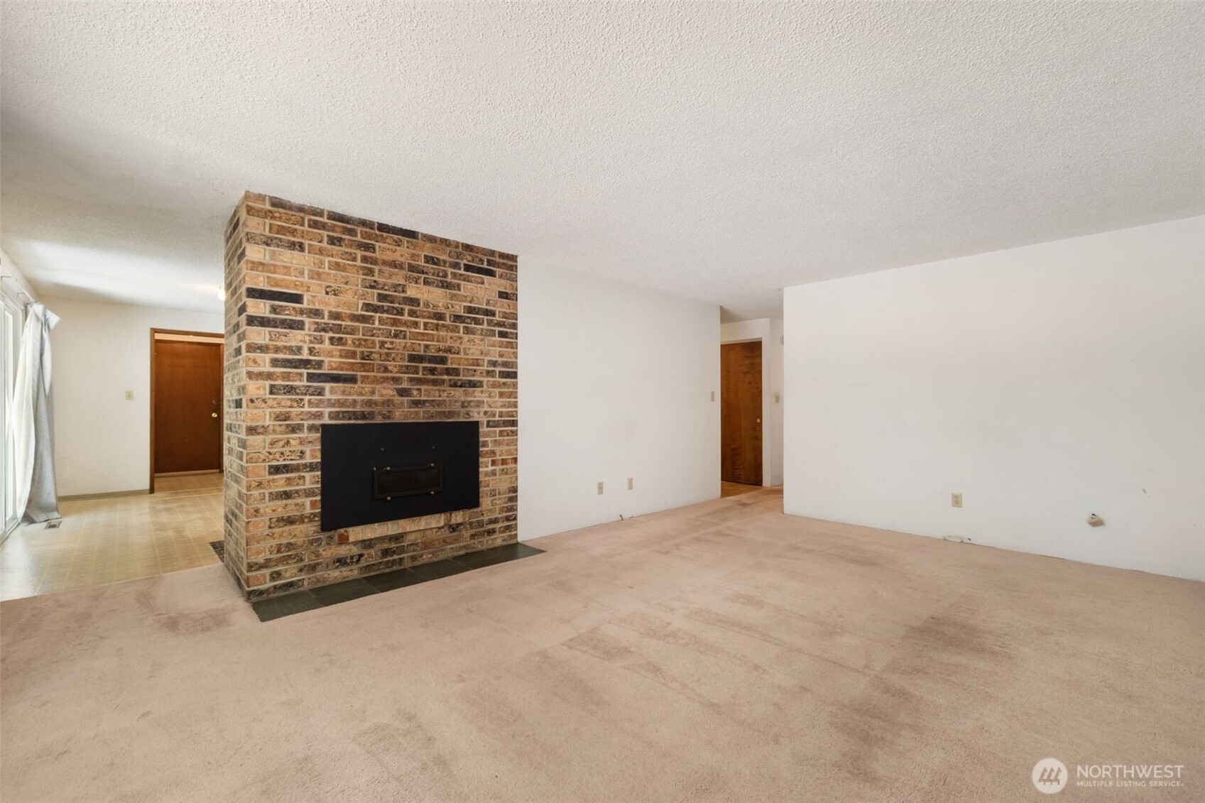 2374 S Flower Avenue Property Photo 11