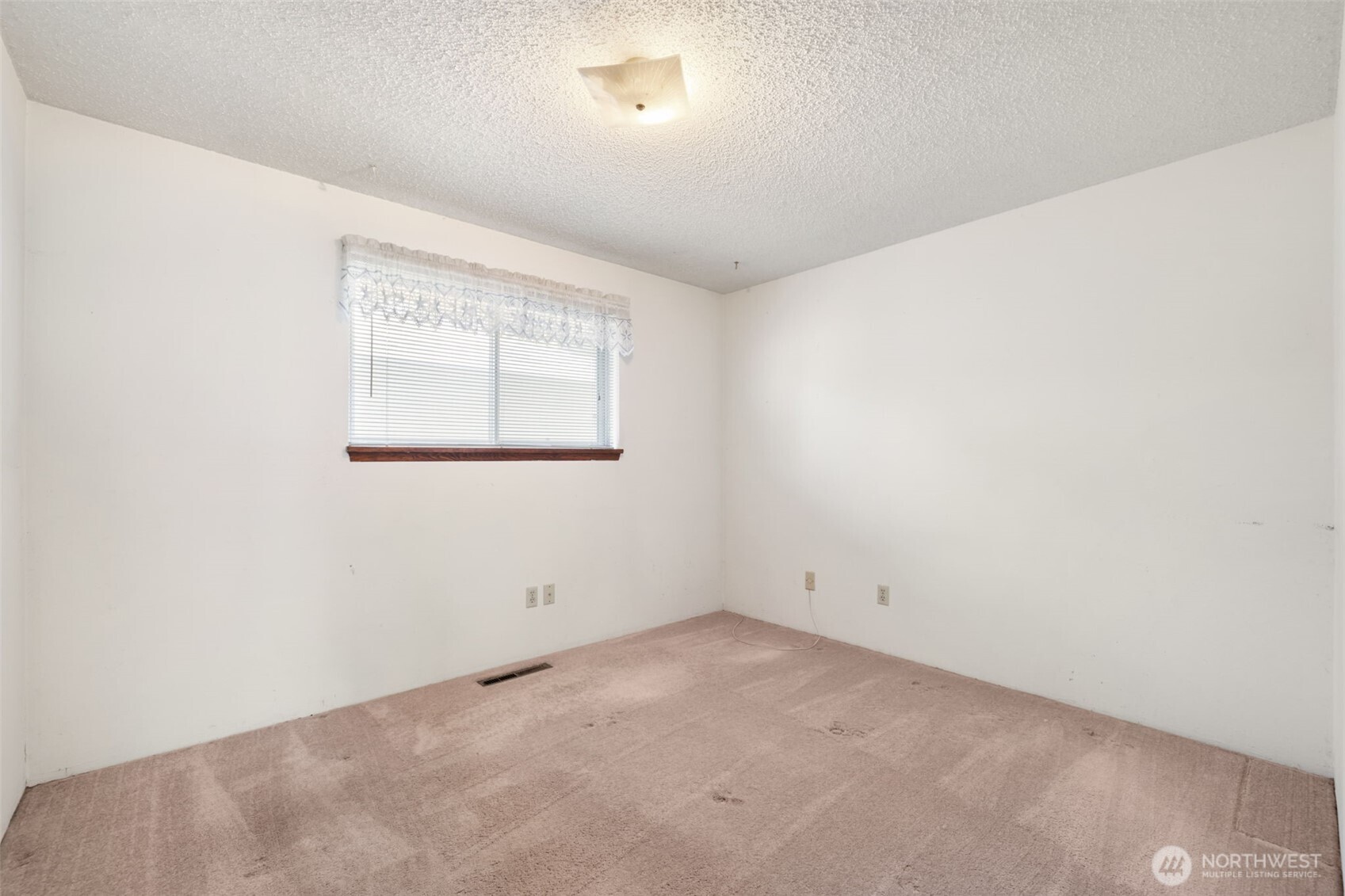 2374 S Flower Avenue Property Photo 13