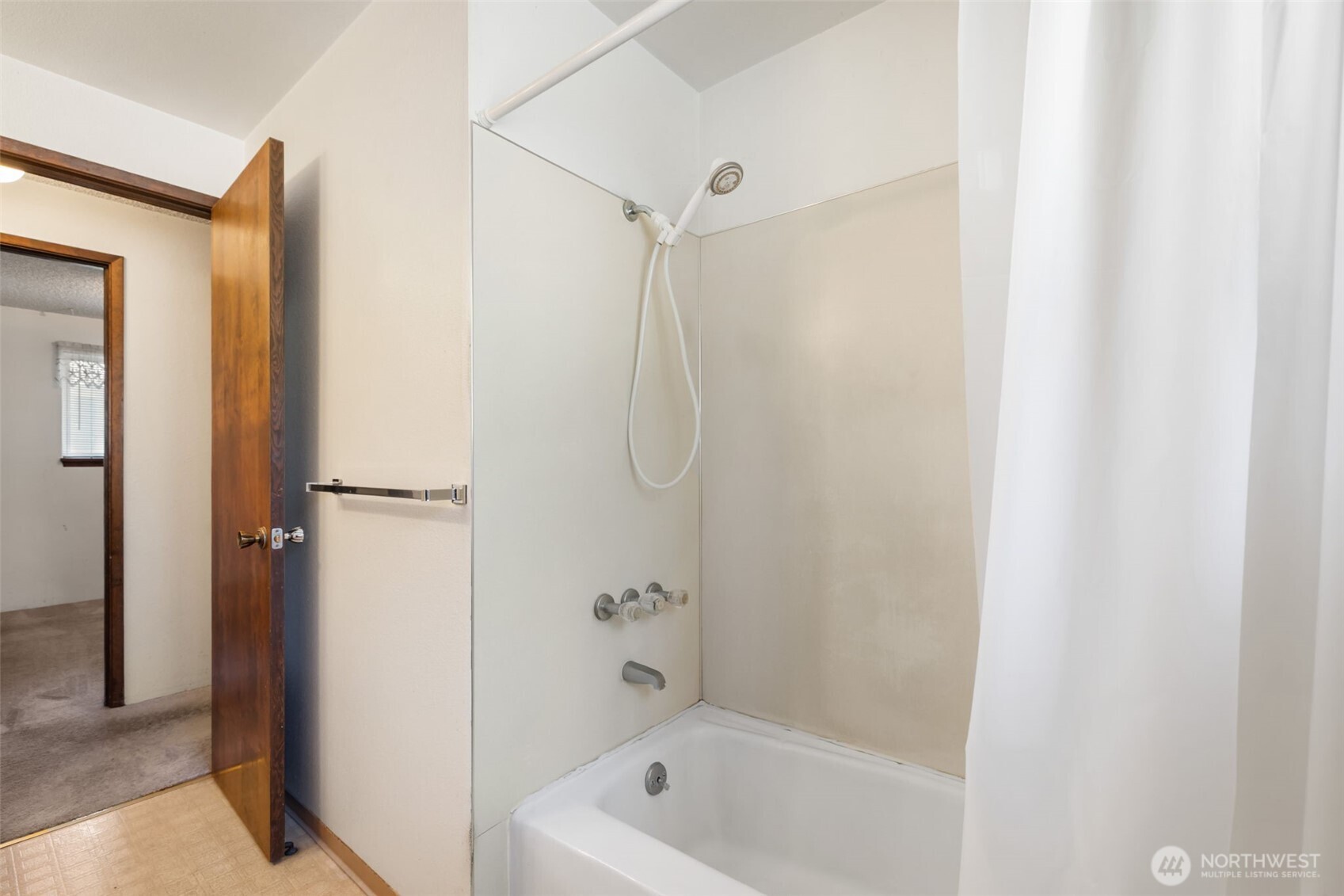 2374 S Flower Avenue Property Photo 16