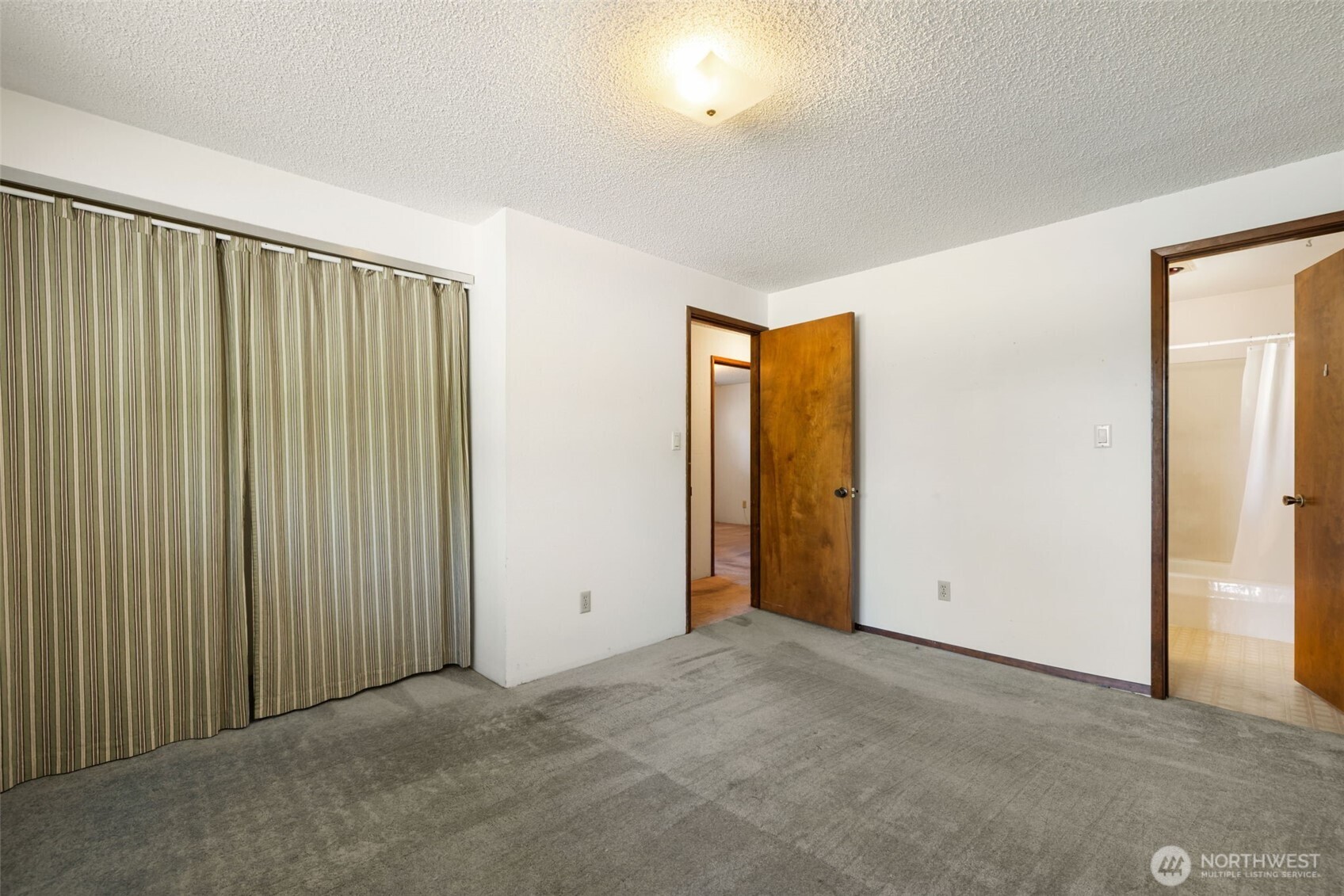 2374 S Flower Avenue Property Photo 17