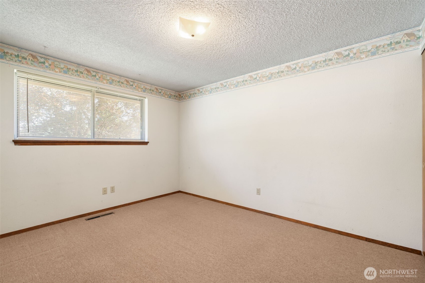 2374 S Flower Avenue Property Photo 19