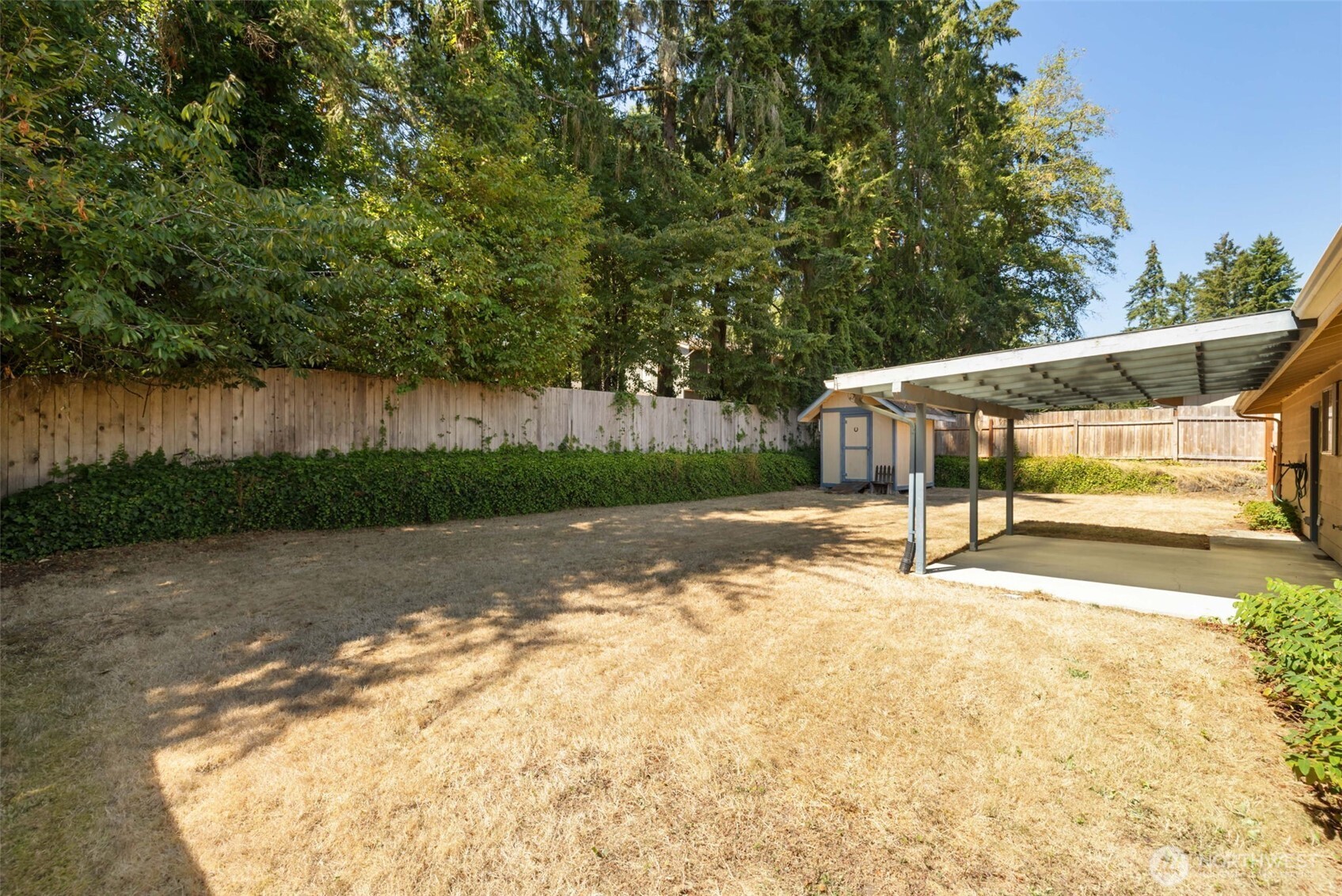 2374 S Flower Avenue Property Photo 23