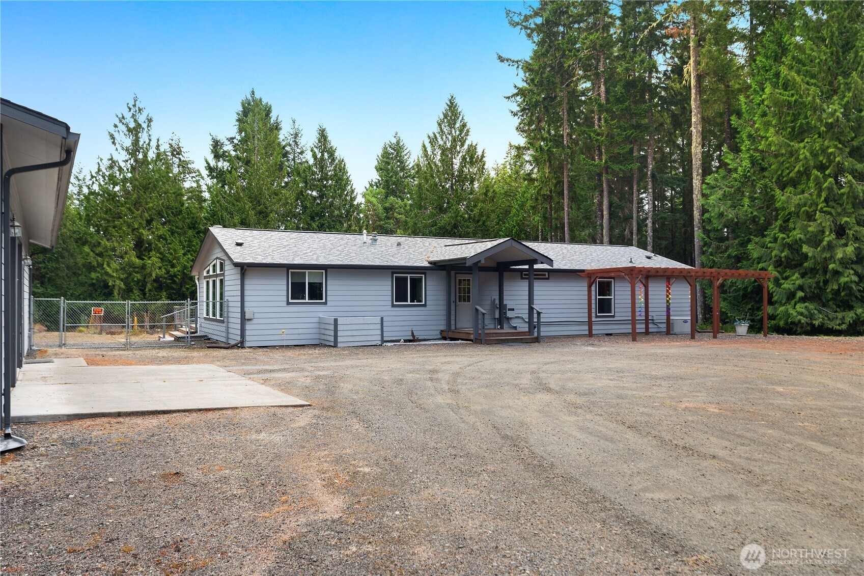 370 E Strong Road Property Photo 2