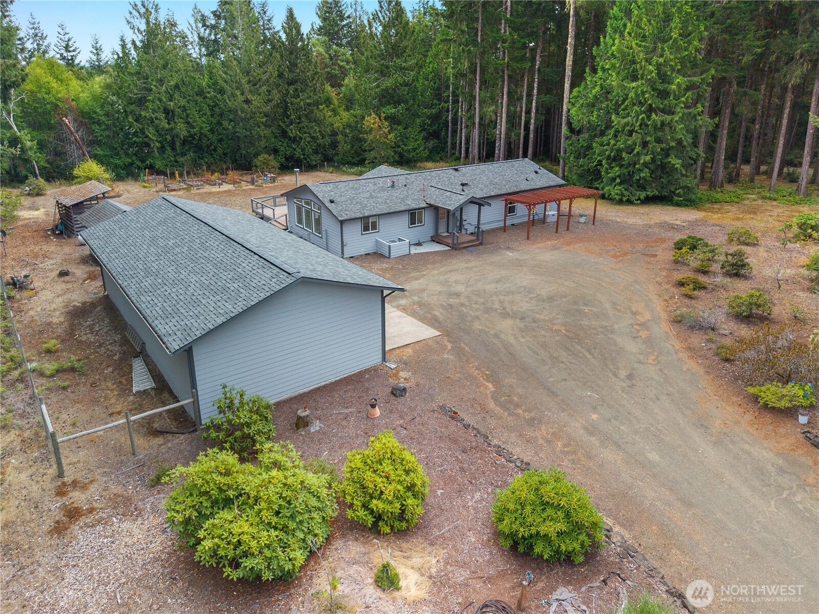 370 E Strong Road Property Photo 3