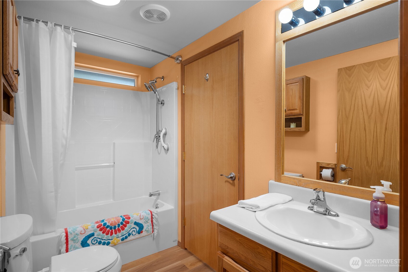 370 E Strong Road Property Photo 13