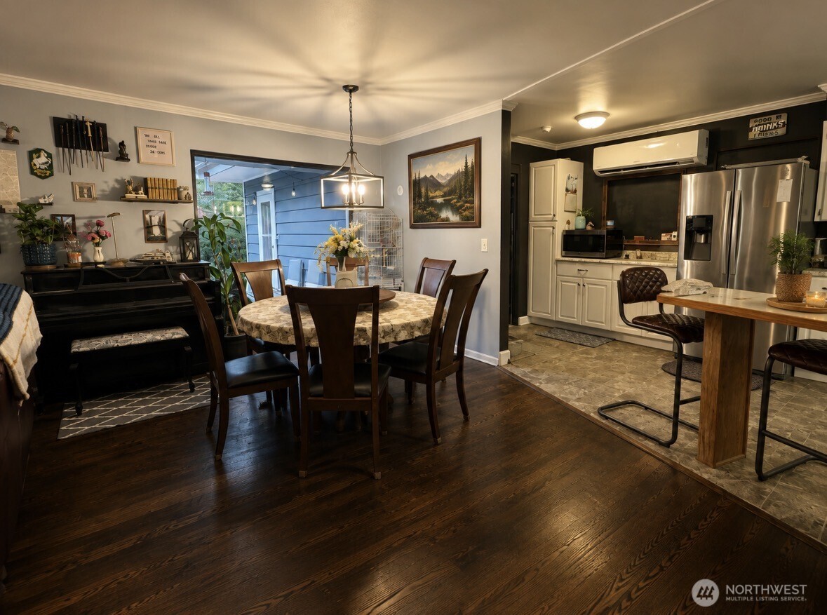 233 E 2nd Street Property Photo 7