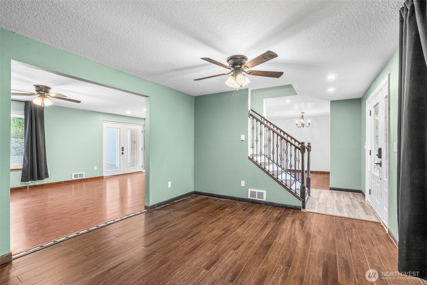 428 S 2nd Place Property Photo 4