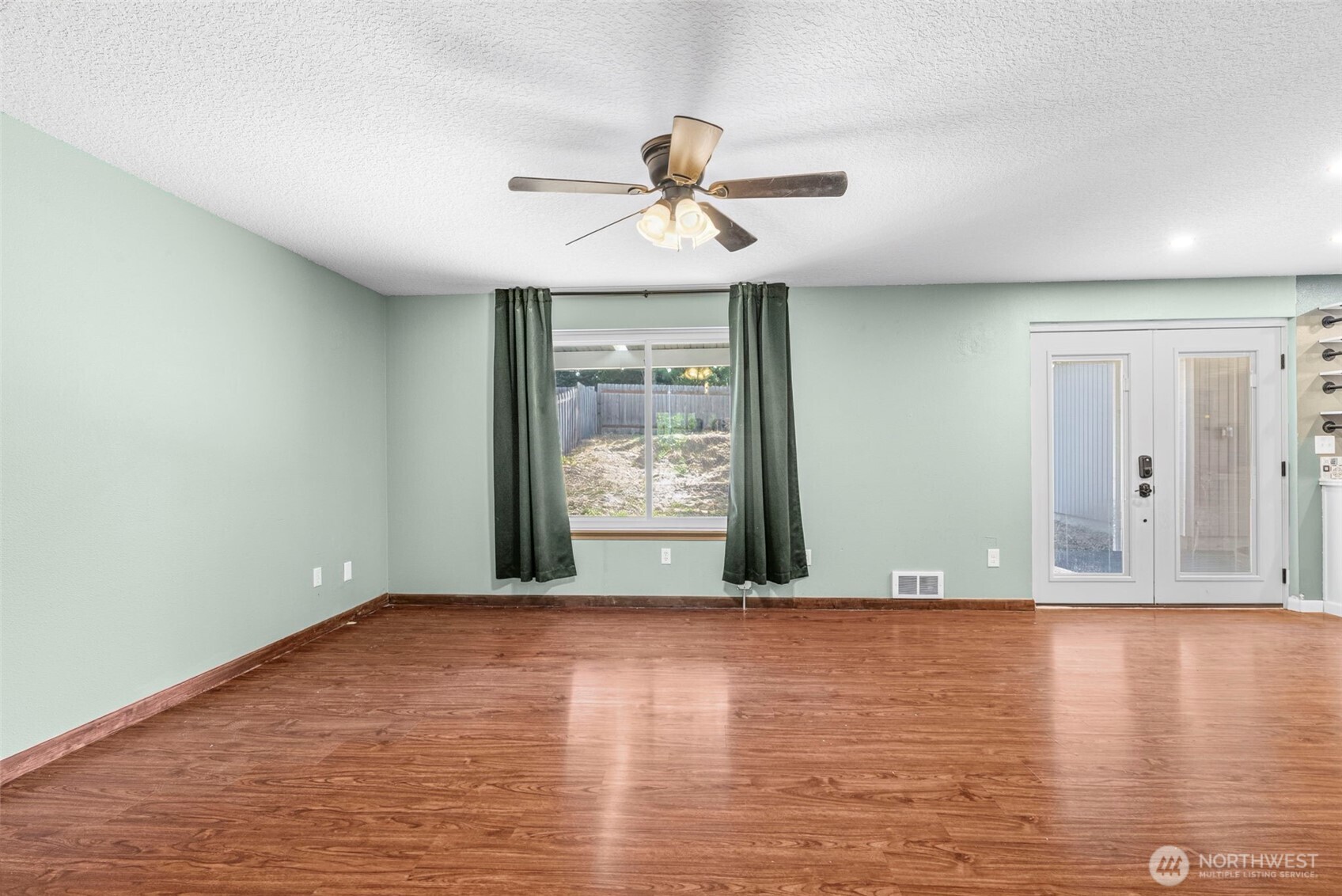 428 S 2nd Place Property Photo 7