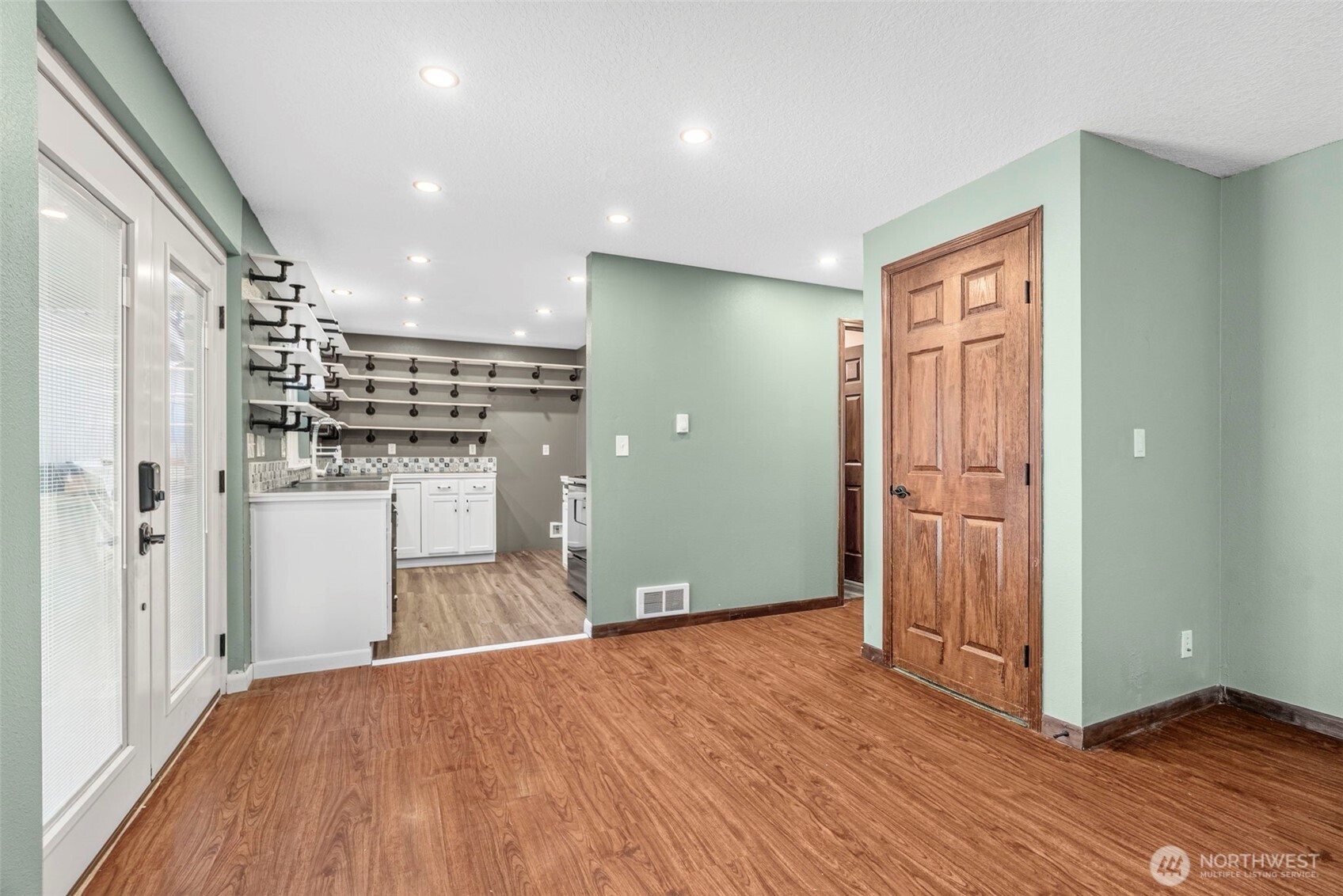 428 S 2nd Place Property Photo 10