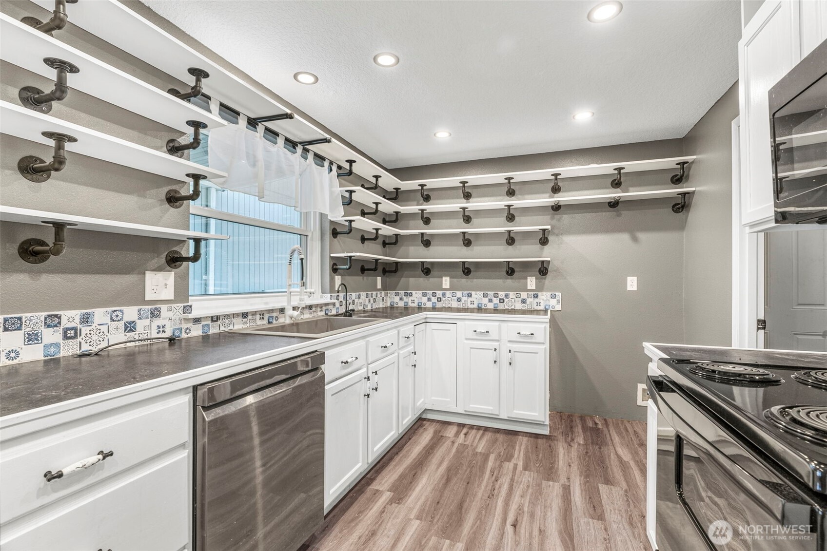 428 S 2nd Place Property Photo 12