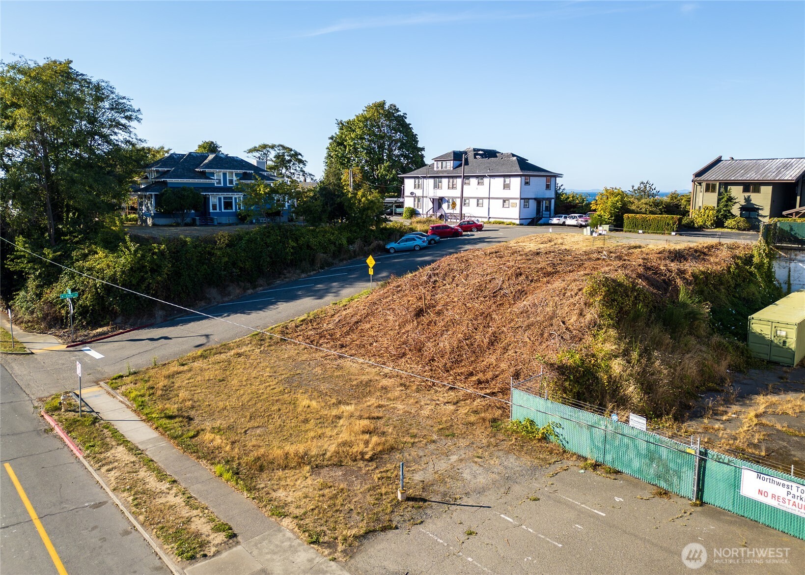 999 E 1st Street Property Photo 4