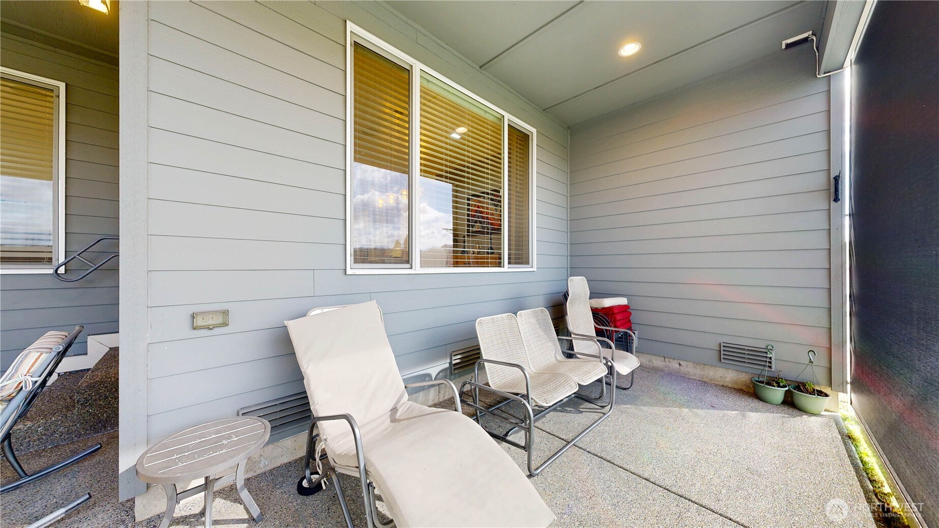 3584 Elmont Avenue Property Photo 6