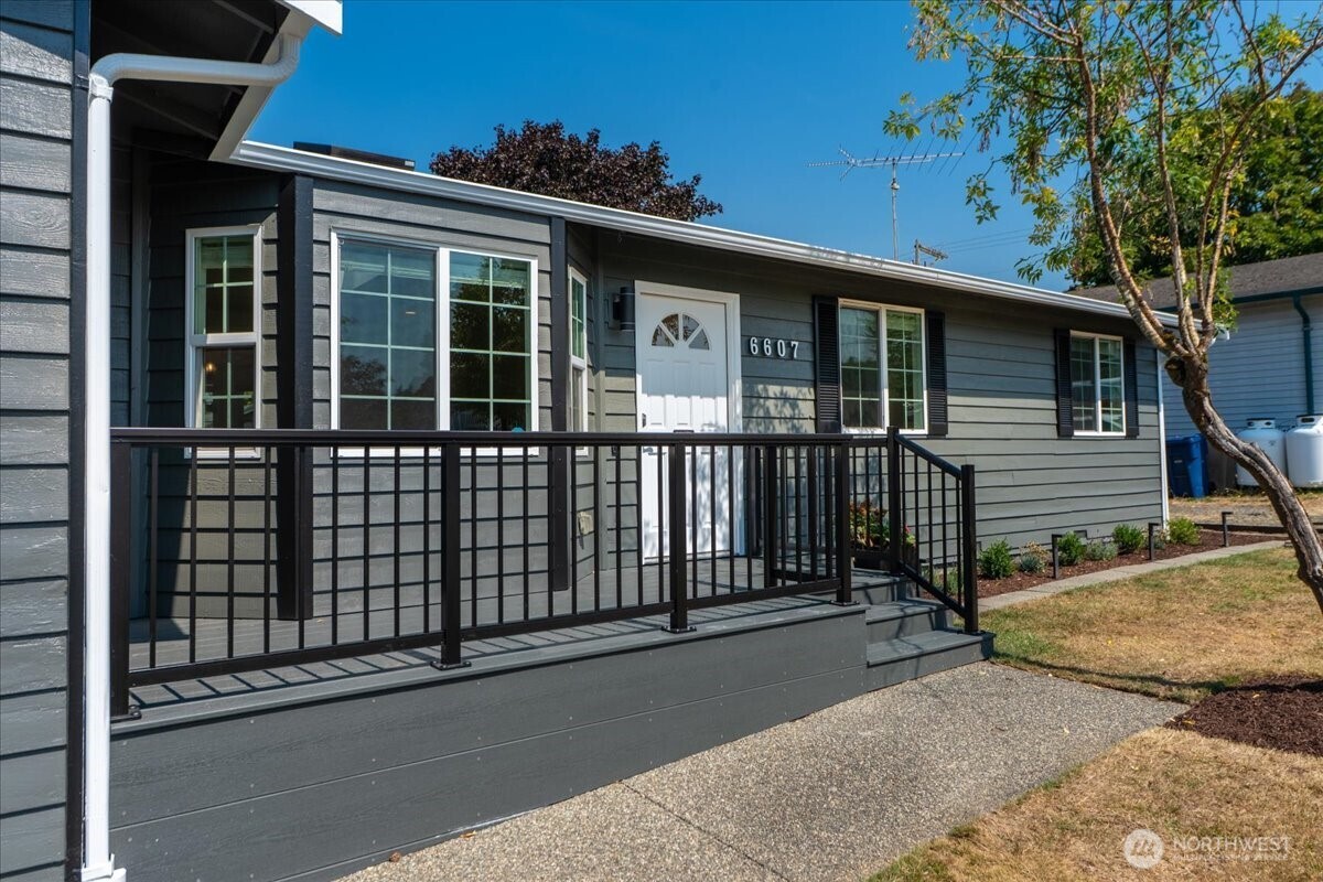 6607 69th Street Property Photo 1