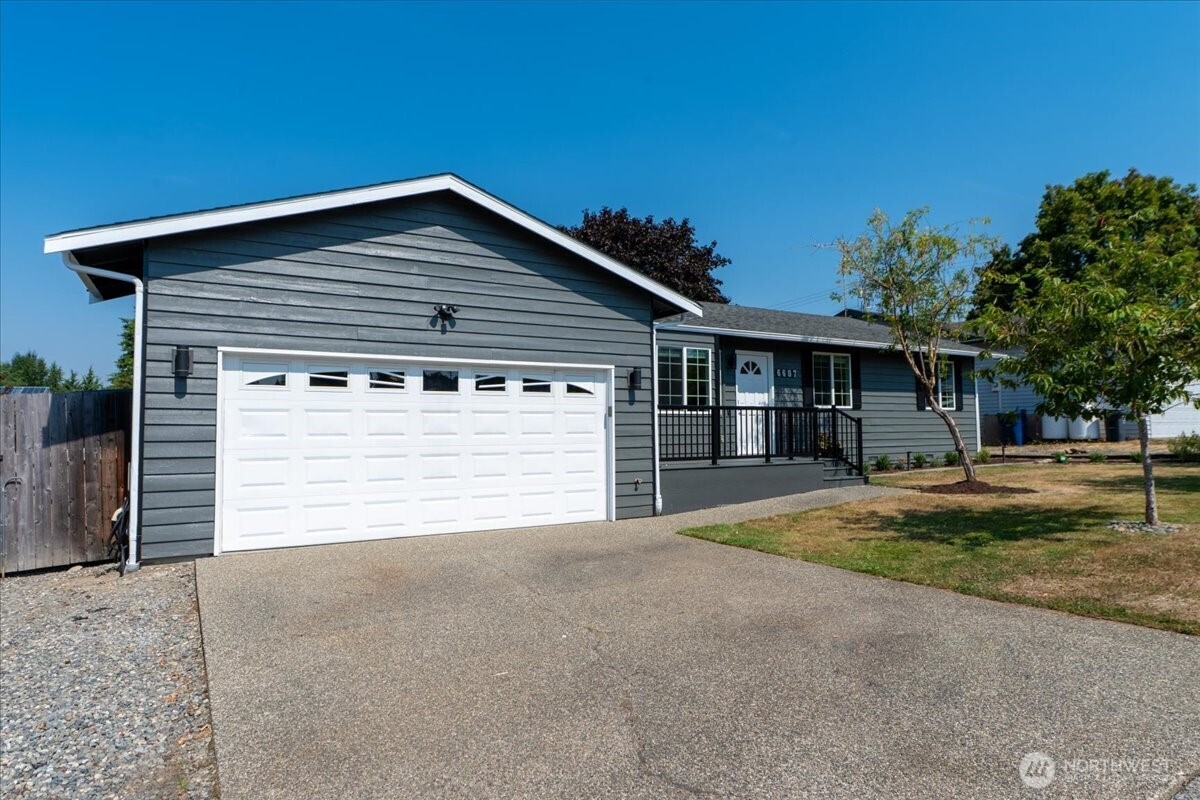 6607 69th Street Property Photo 2