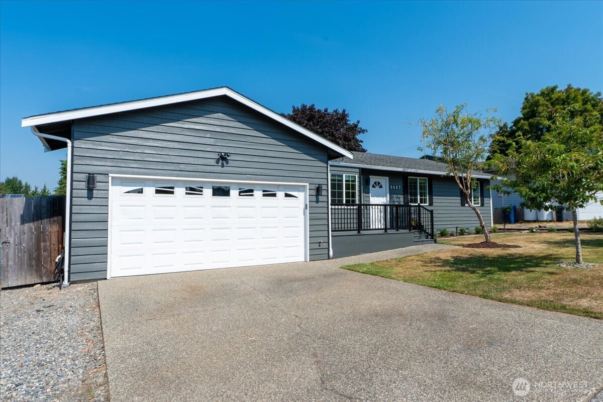 6607 69th Street Property Photo 3