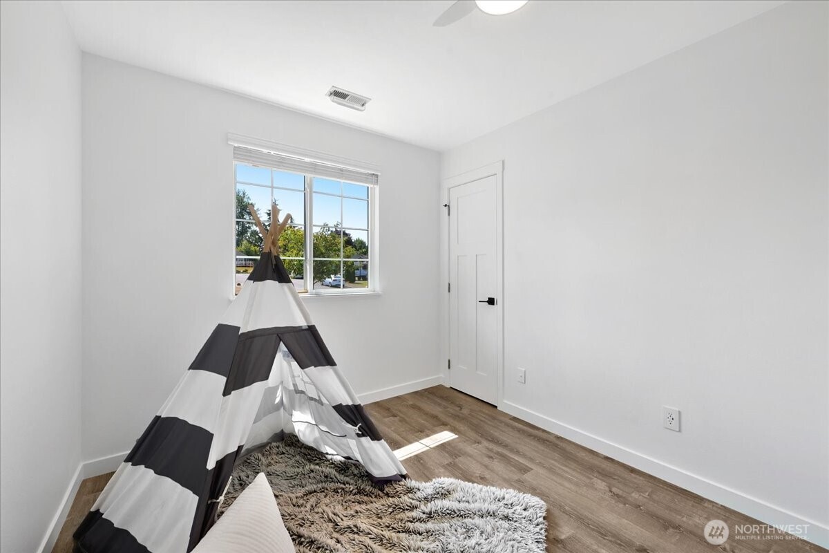 6607 69th Street Property Photo 15