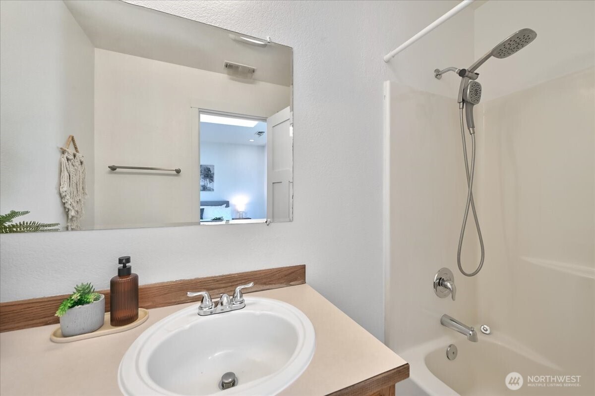 6607 69th Street Property Photo 20
