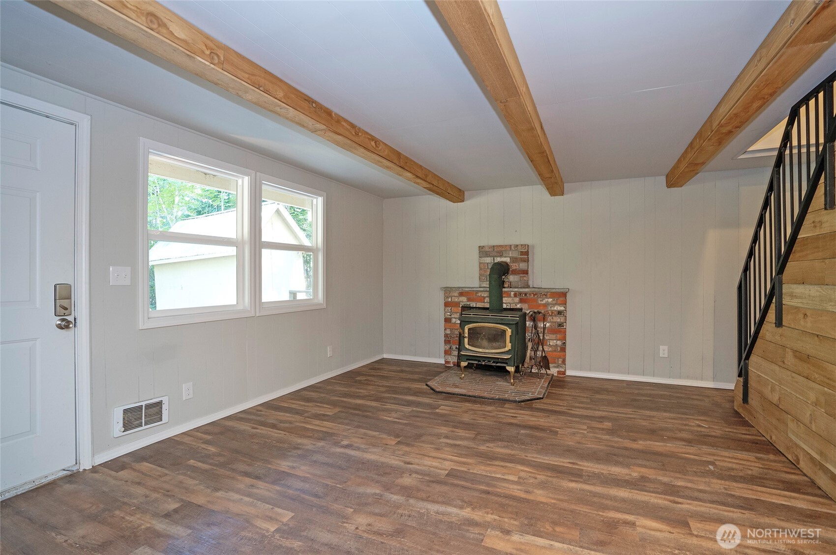 120 Cascade Drive Property Photo 7