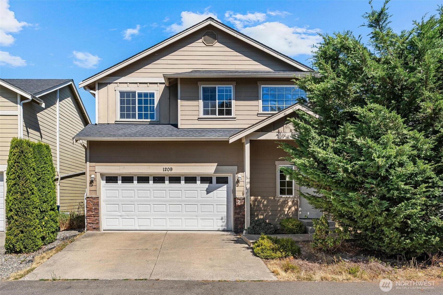 1209 139th Place Property Photo 2
